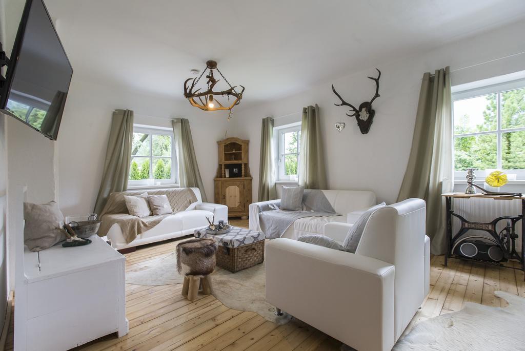 Forest Chalet, 15 Min To Salzburg Olt Town, And Most Beautiful Lakes, Secluded Location, 1,000 Sqm Garden, Mountainview, Panorama Sauna, Bath Whirlpool, Bbq&Bikes&Sunbeds For Free, Up To 10 P Golling an der Salzach Habitación foto