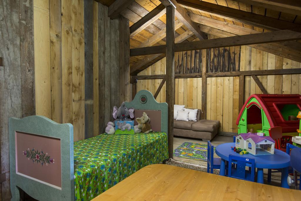 Forest Chalet, 15 Min To Salzburg Olt Town, And Most Beautiful Lakes, Secluded Location, 1,000 Sqm Garden, Mountainview, Panorama Sauna, Bath Whirlpool, Bbq&Bikes&Sunbeds For Free, Up To 10 P Golling an der Salzach Habitación foto