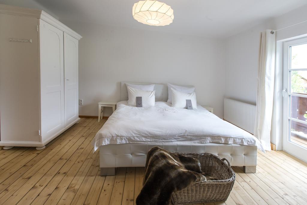 Forest Chalet, 15 Min To Salzburg Olt Town, And Most Beautiful Lakes, Secluded Location, 1,000 Sqm Garden, Mountainview, Panorama Sauna, Bath Whirlpool, Bbq&Bikes&Sunbeds For Free, Up To 10 P Golling an der Salzach Habitación foto
