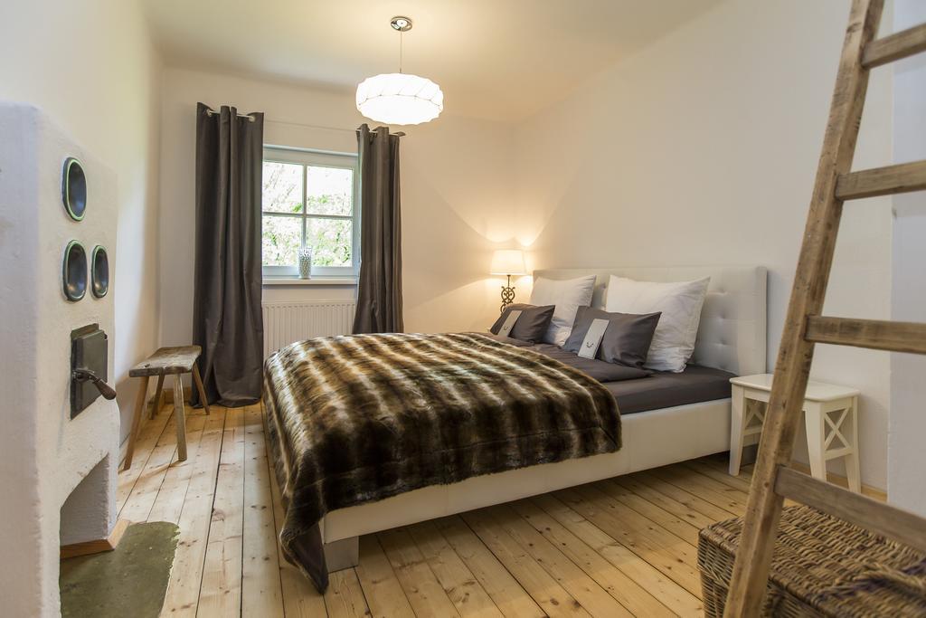 Forest Chalet, 15 Min To Salzburg Olt Town, And Most Beautiful Lakes, Secluded Location, 1,000 Sqm Garden, Mountainview, Panorama Sauna, Bath Whirlpool, Bbq&Bikes&Sunbeds For Free, Up To 10 P Golling an der Salzach Habitación foto